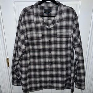 Pendleton Men’s Gray Plaid Button Down Shirt. Excellent condition
